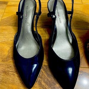 Patent Navy Bandolinos Kitten Women’s Heels